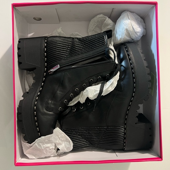 Vince Camuto Movelly Black Boots - Picture 5 of 7